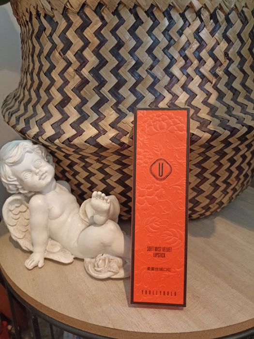 Szminka/pomadka wykręcana , elegancka Youliyoula