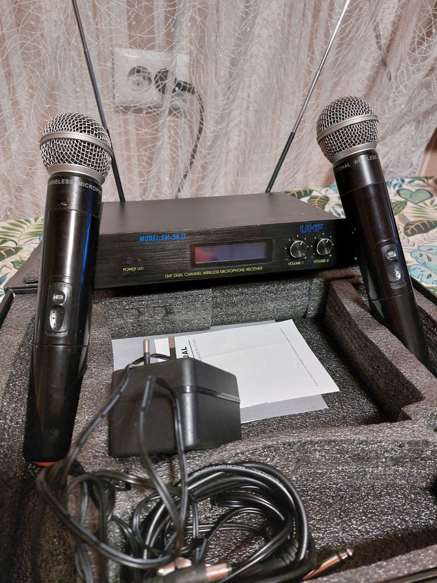 Микрофоны беспроводные 2шт
Радіосистема SHURE SM58