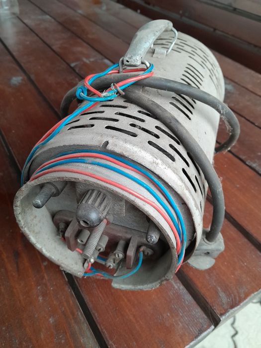 Зарядний пристрій 12в 8А