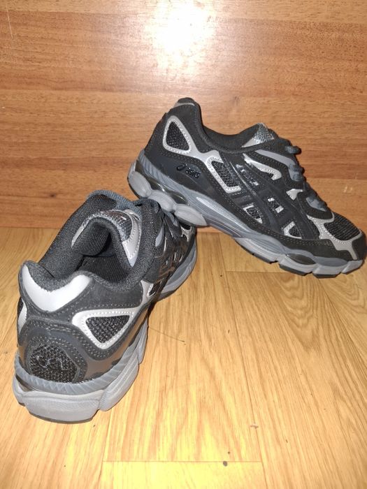 Нові чоловічі кросівки asics