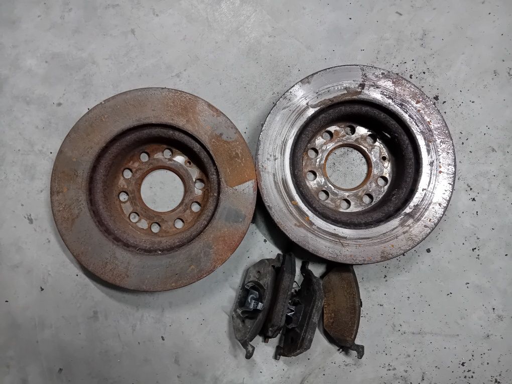 Seat Leon II altea vw golf V tarcze hamulcowe przód przednie klocki