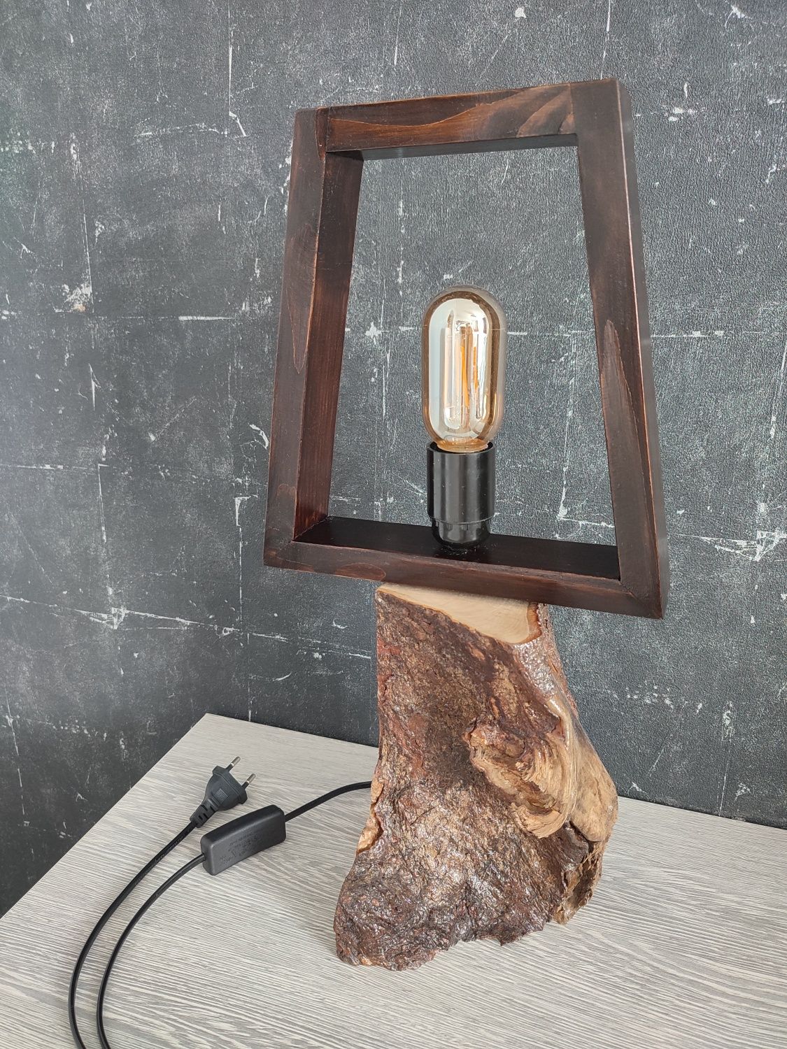 Ekskluzywna Lampa "Essence Wood": Światło Zamknięte w Sztuce