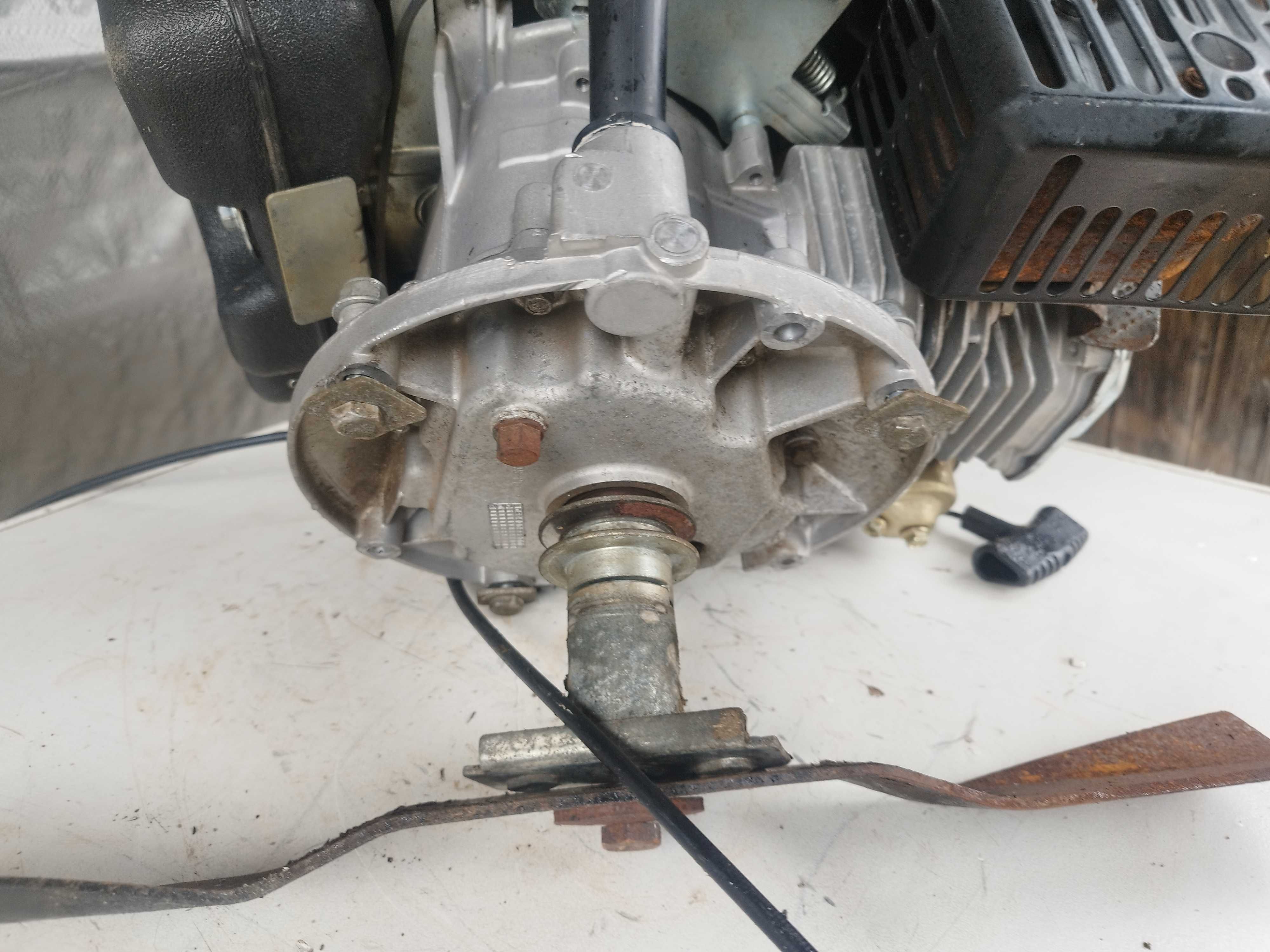 93. Silnik do kosiarki spalinowej 3.75 HP napęd