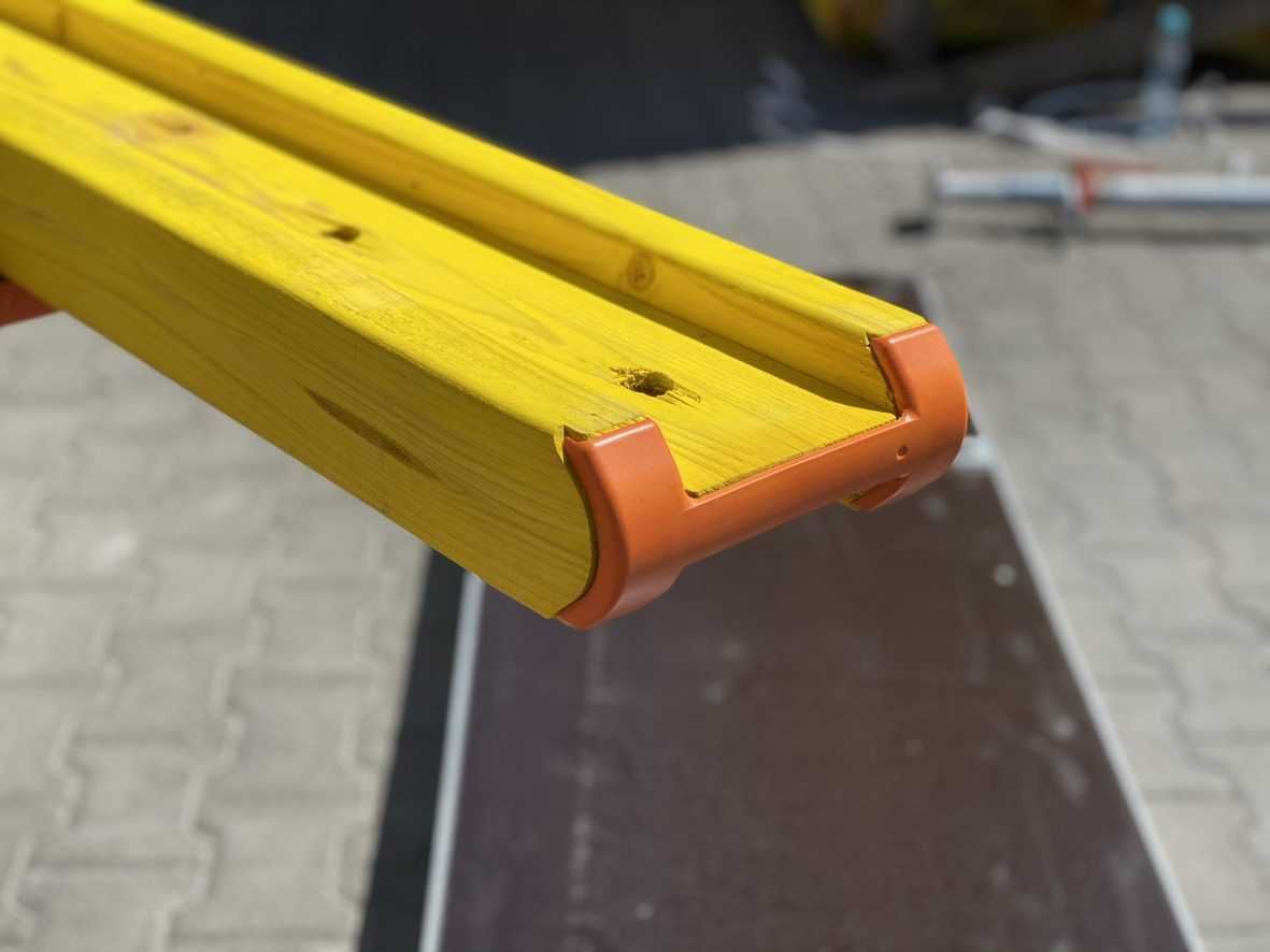 Legar budowalny szalunkowy drewniany dźwigar okuty BT20