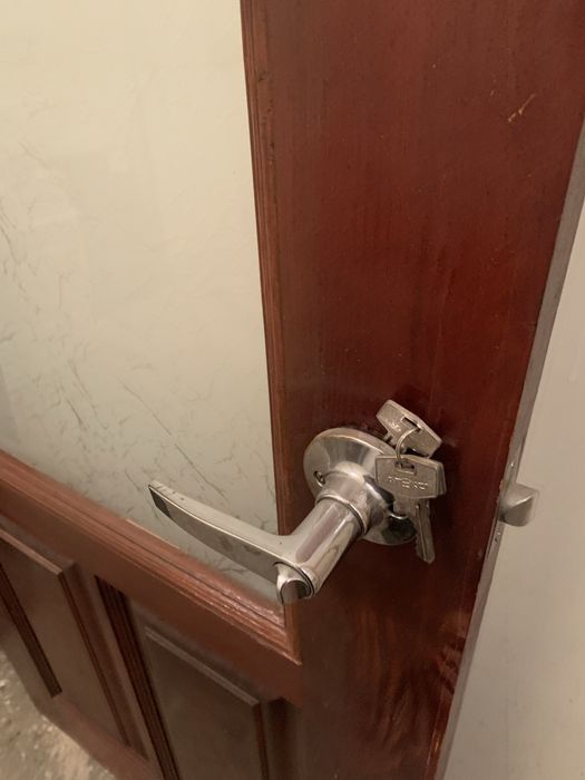 Продам соснові двері