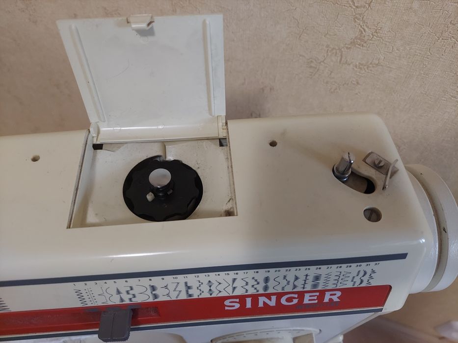Швейна машинка Singer 3343С з США 1993 року