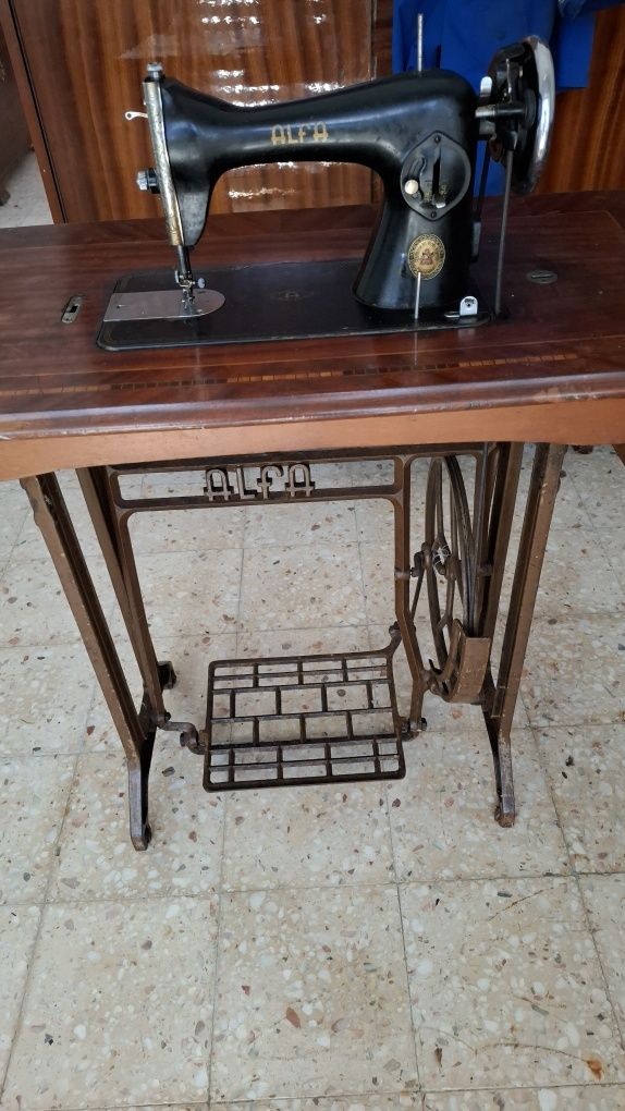 Maquina costura Vintage ALFA