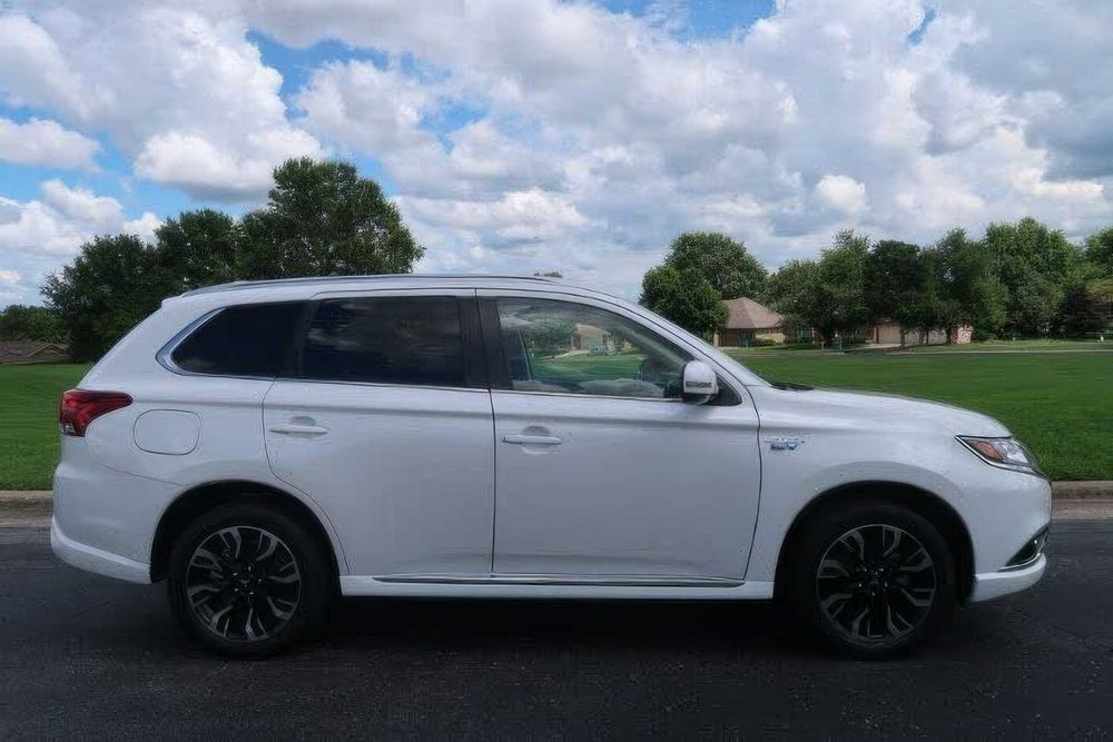 Mitsubishi Outlander Hybrid Plug-in SEL      2018