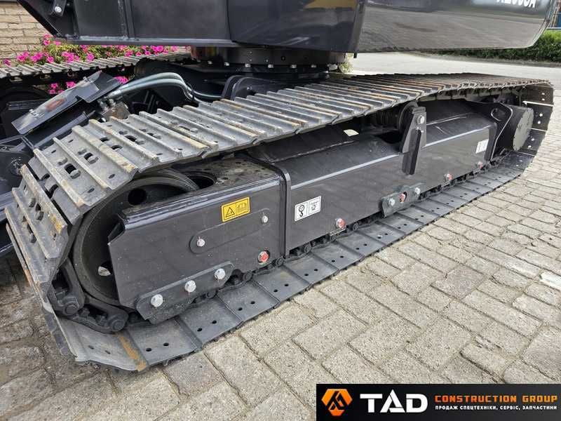 Міні-екскаватор XCMG XE60GA