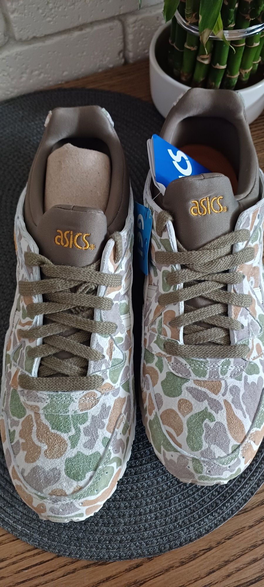 Кожаные стильные кроссовки,бренда Asics, оригинал.