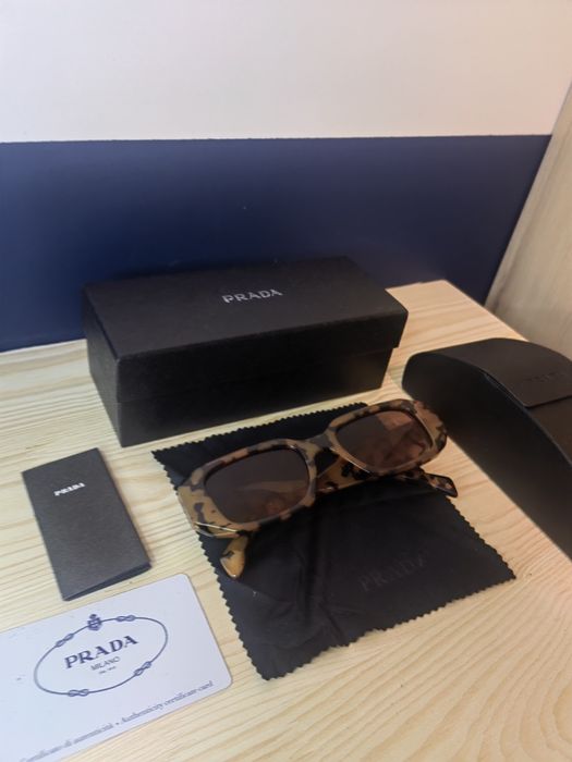 Prada okulary przeciwsłoneczne uniseks glamour czarno brązowe
