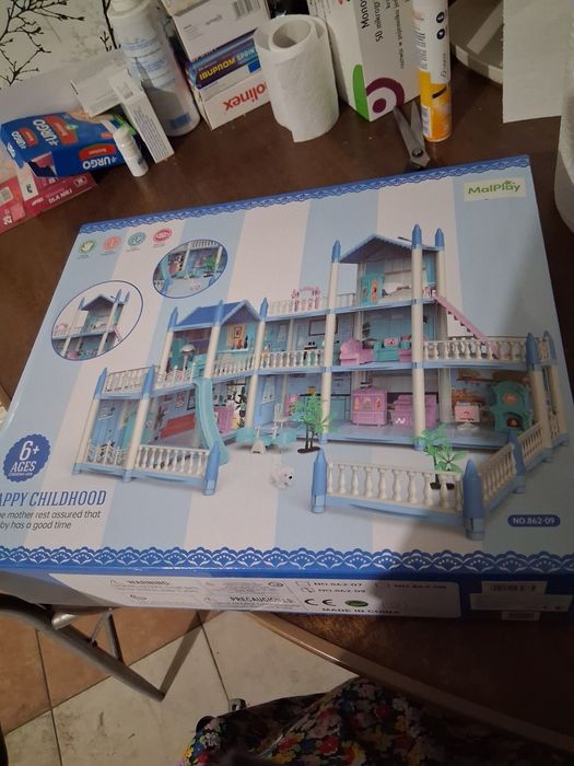 Domek dla lalek z placem zabaw