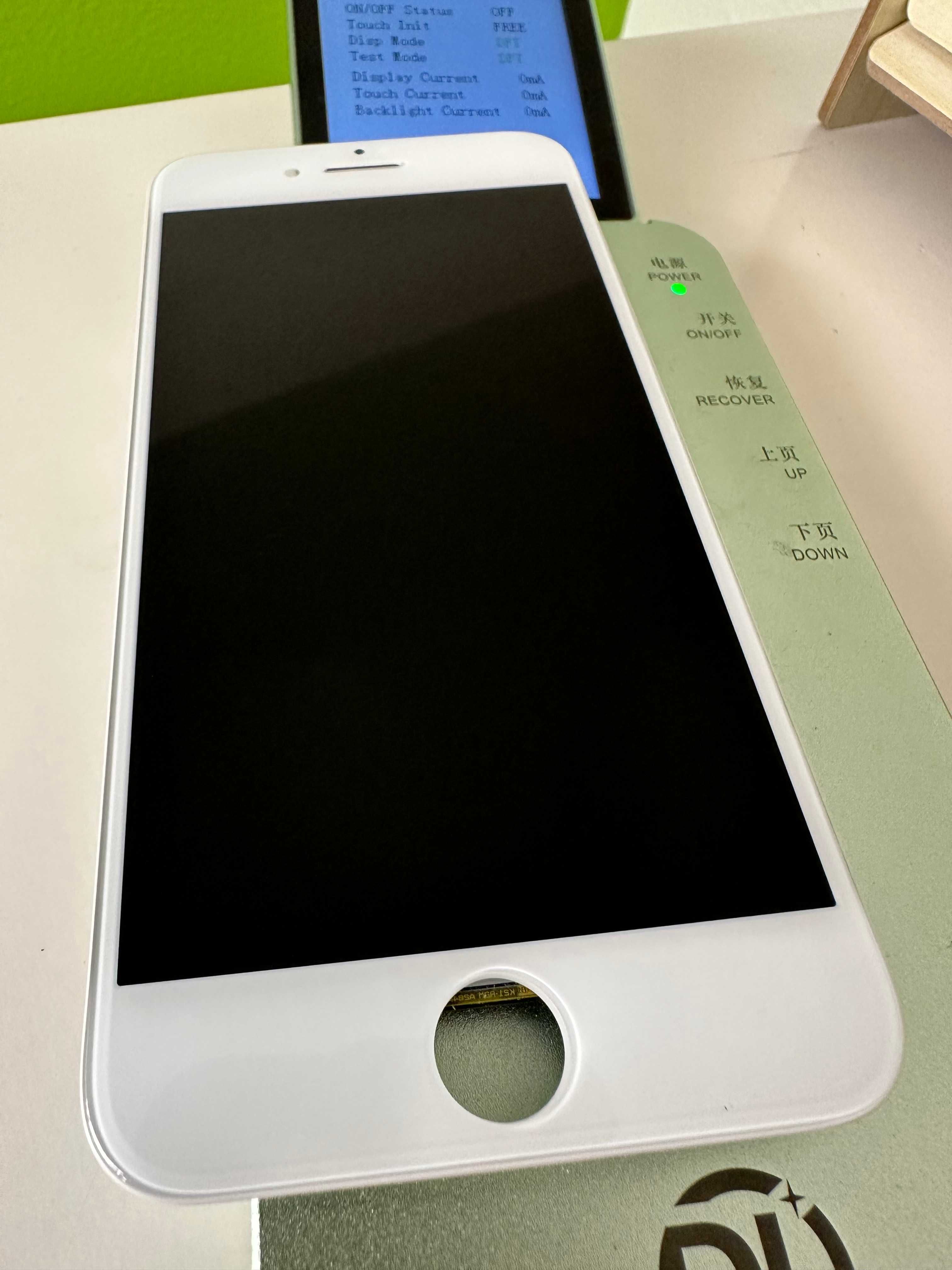 Oryginalny wyświetlacz Apple iPhone 8 / SE2 / SE3 WHITE FVAT 23%