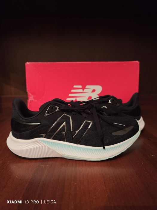Оригінальні жіночі кросівки New Balance  Fuel  Cell Propel v.3.
