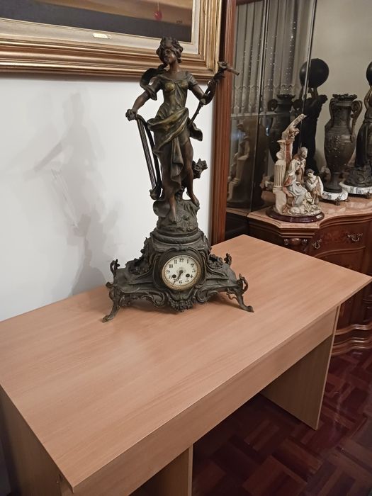 Relógio de mesa muito