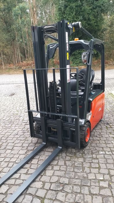 Empilhador Elect Linde E16, Bat. Sminova , Triplex , 3500h , C/ Novo ,