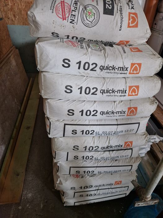 Styropian kleje i inne materiały budowlane