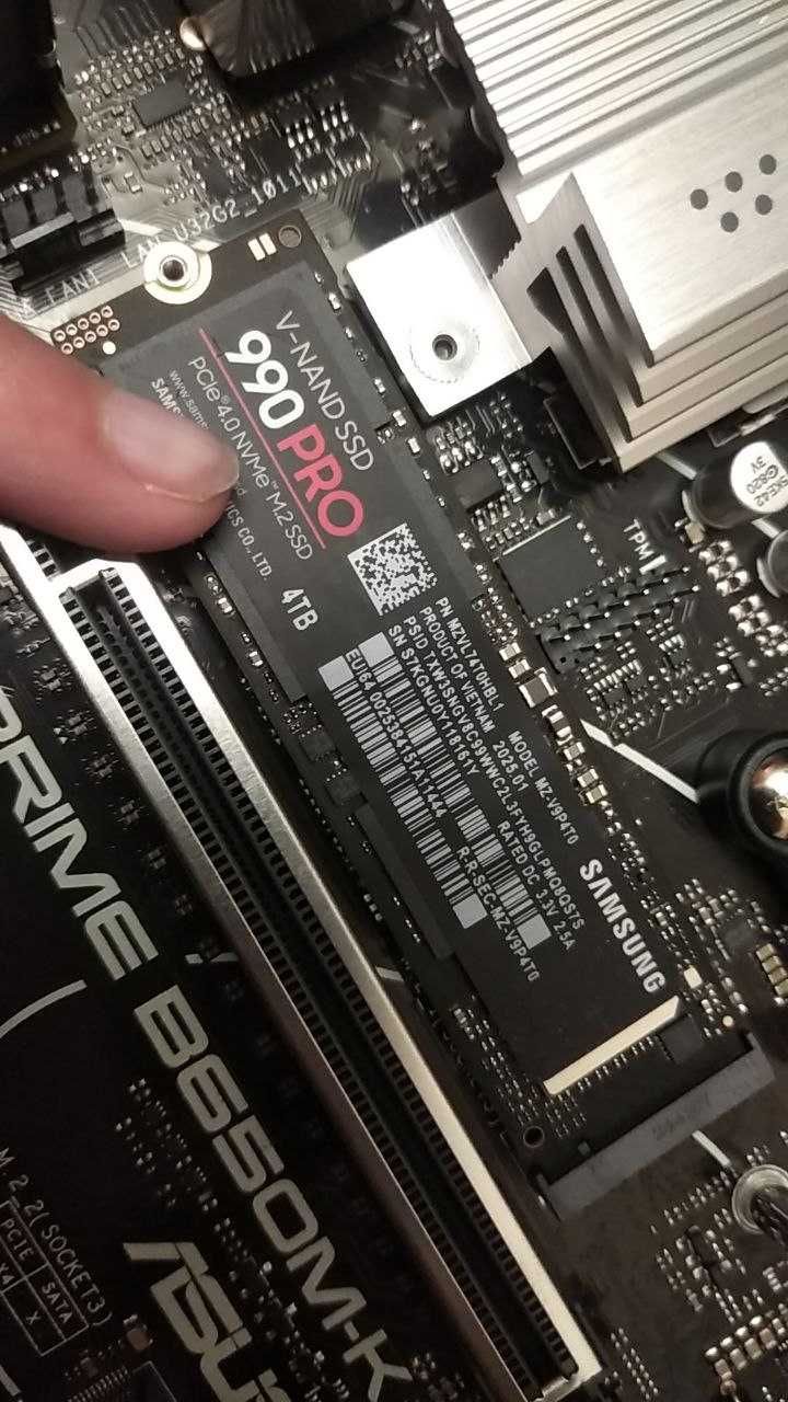 Samsung 990 PRO 4 TB (MZ-V9P4T0BW)