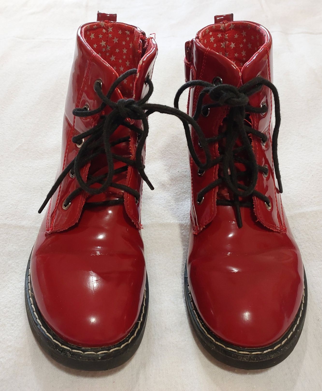 Botas Vermelhas, T32