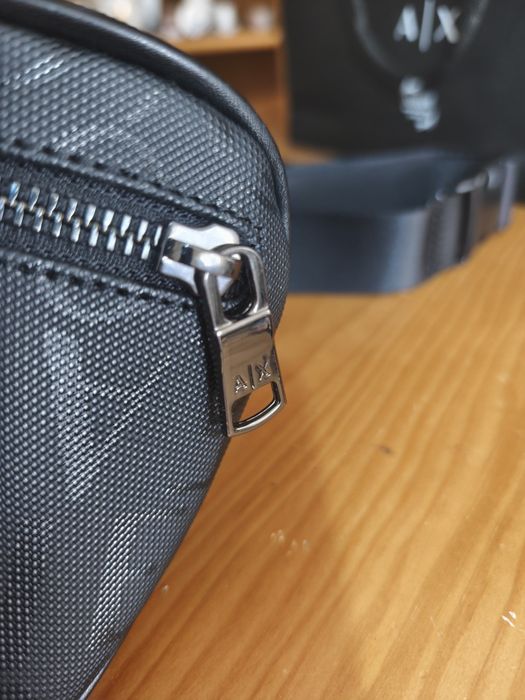 Armani Exchange Mala de Cintura , Peito .