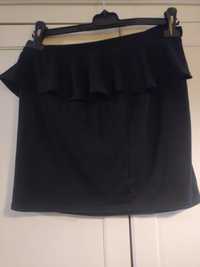 Czarna spódniczka mini z baskinka