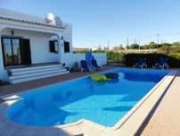 Vivenda térrea com piscina para férias
