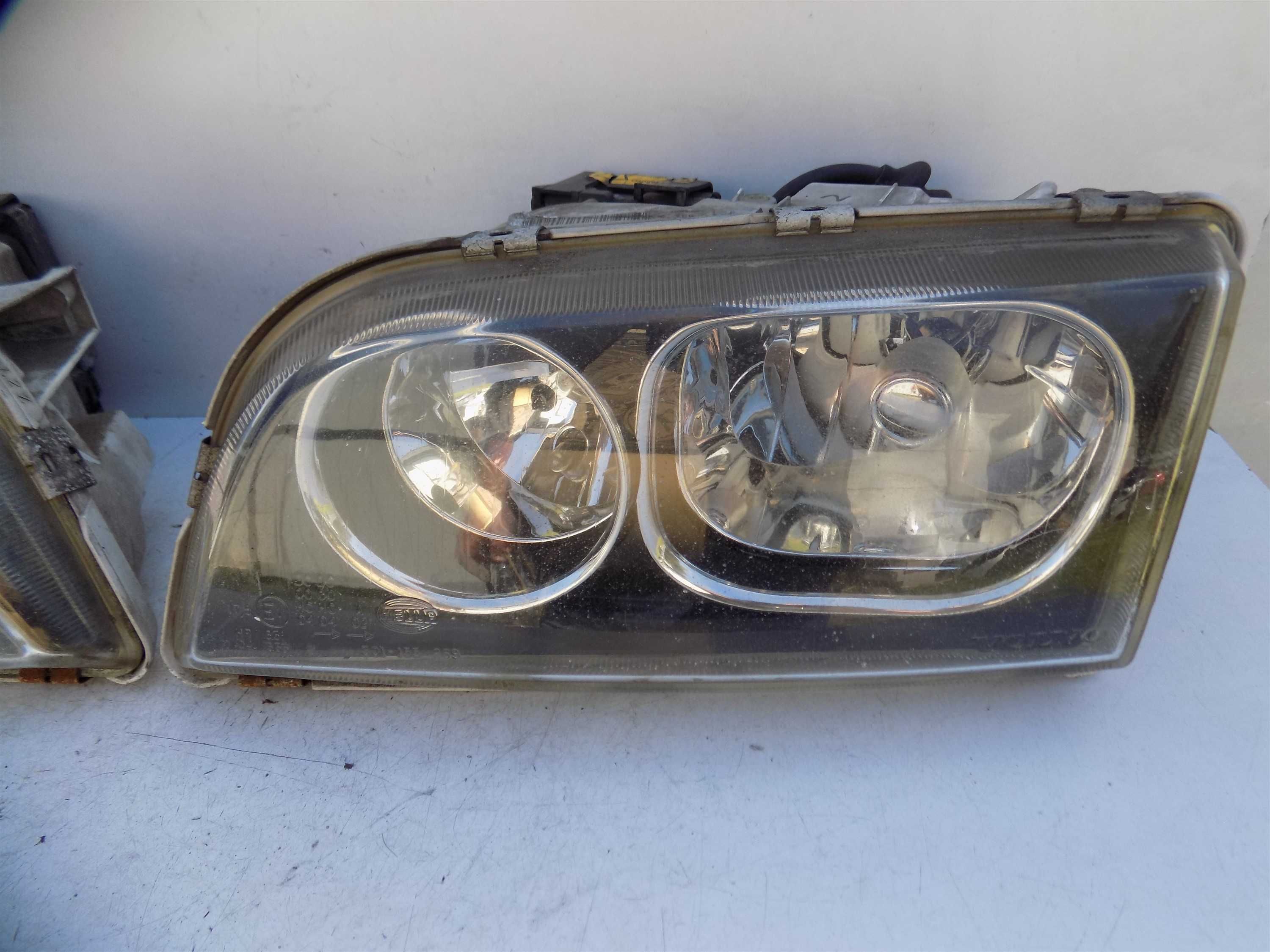 Komplet reflektorów lamp przód Volvo S40 V40 I 1 00-04 Lift xenon euro
