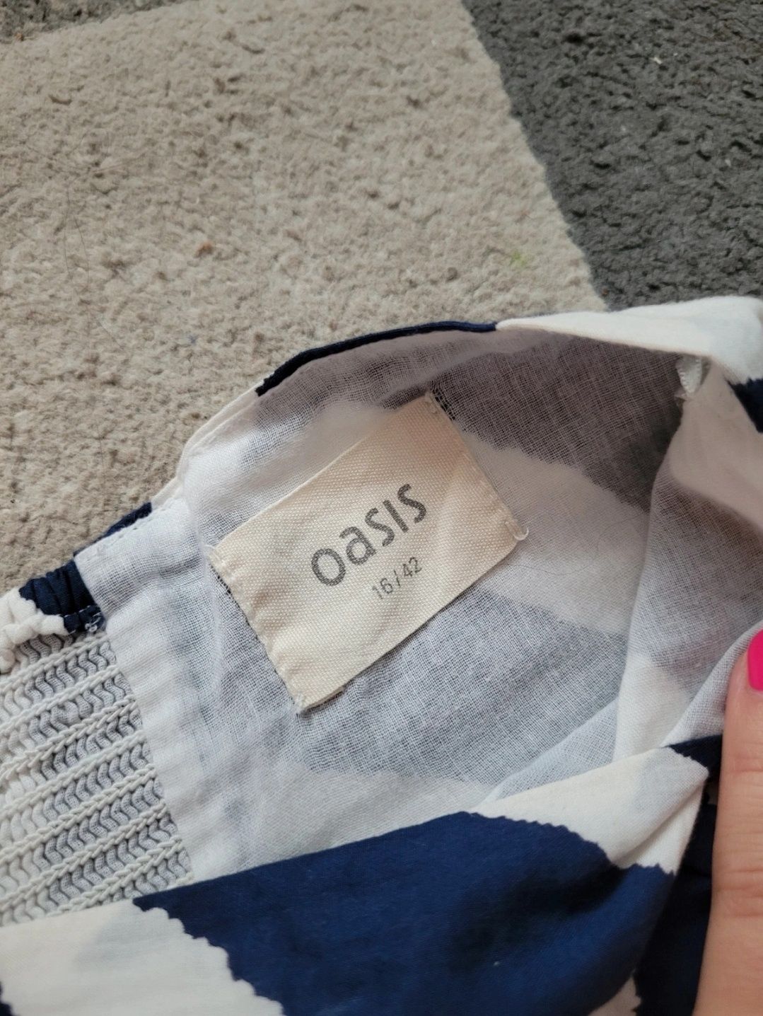 Biało granatowa krótka spódnica Oasis
