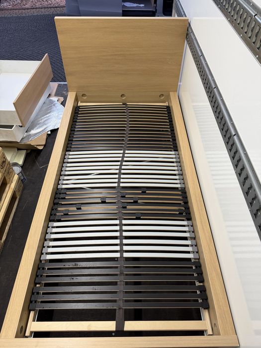 Łóżko z pojemnikami na pościel IKEA Malm 90x200