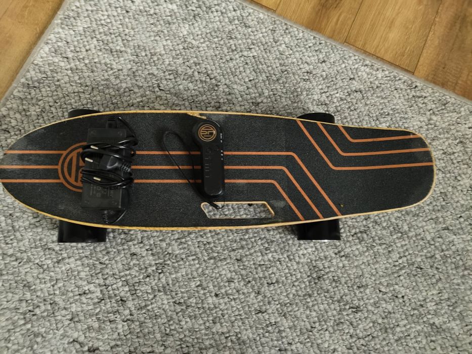 Witam sprzedam deskorolke elektryczną