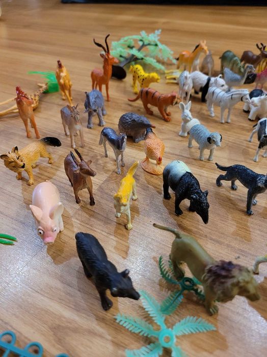 Ляльки Ельза, Дінь дінь, Пінк, Вінні Пух, зоопарк тварини