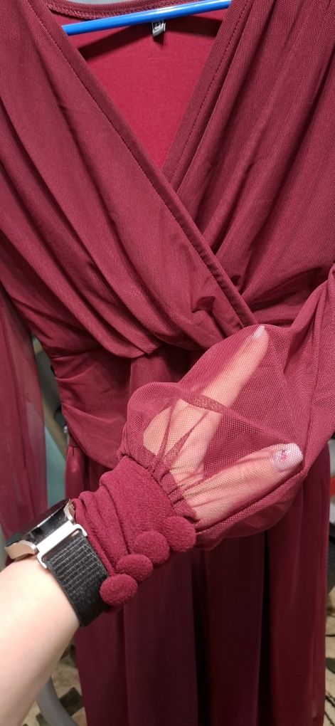 Жіноча елегантна вечірня сукня з розкльошеною спідницею