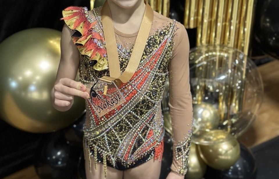 Продам купальник для художньої гімнастики