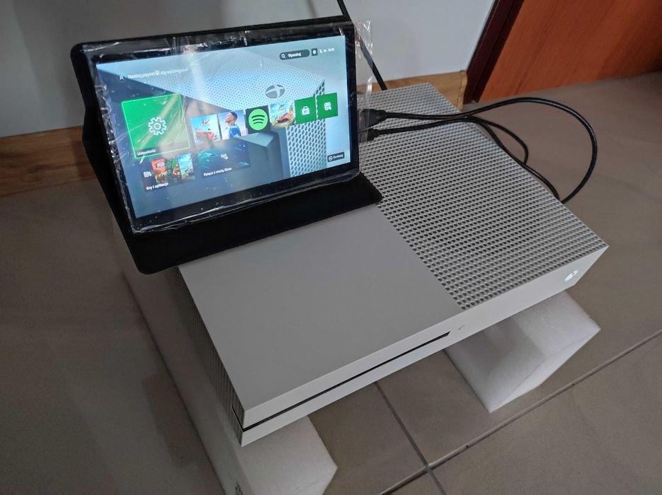 Konsola Xbox One S z dyskiem 1 Tb + Nowy pad + gra FIFA