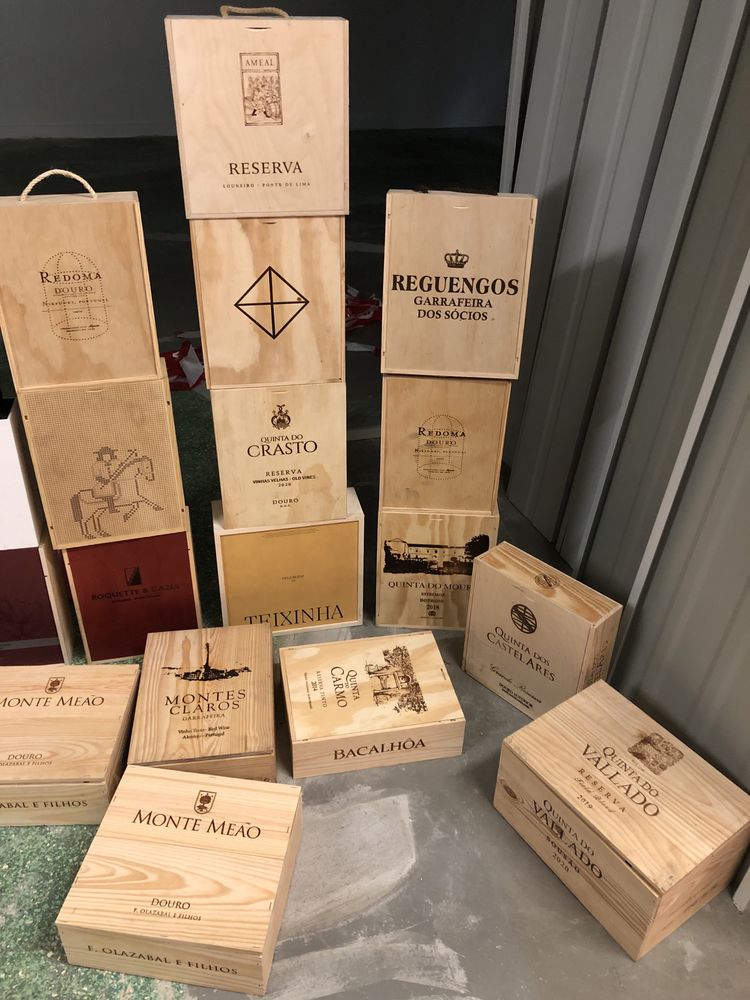 Caixas de vinhos vazias