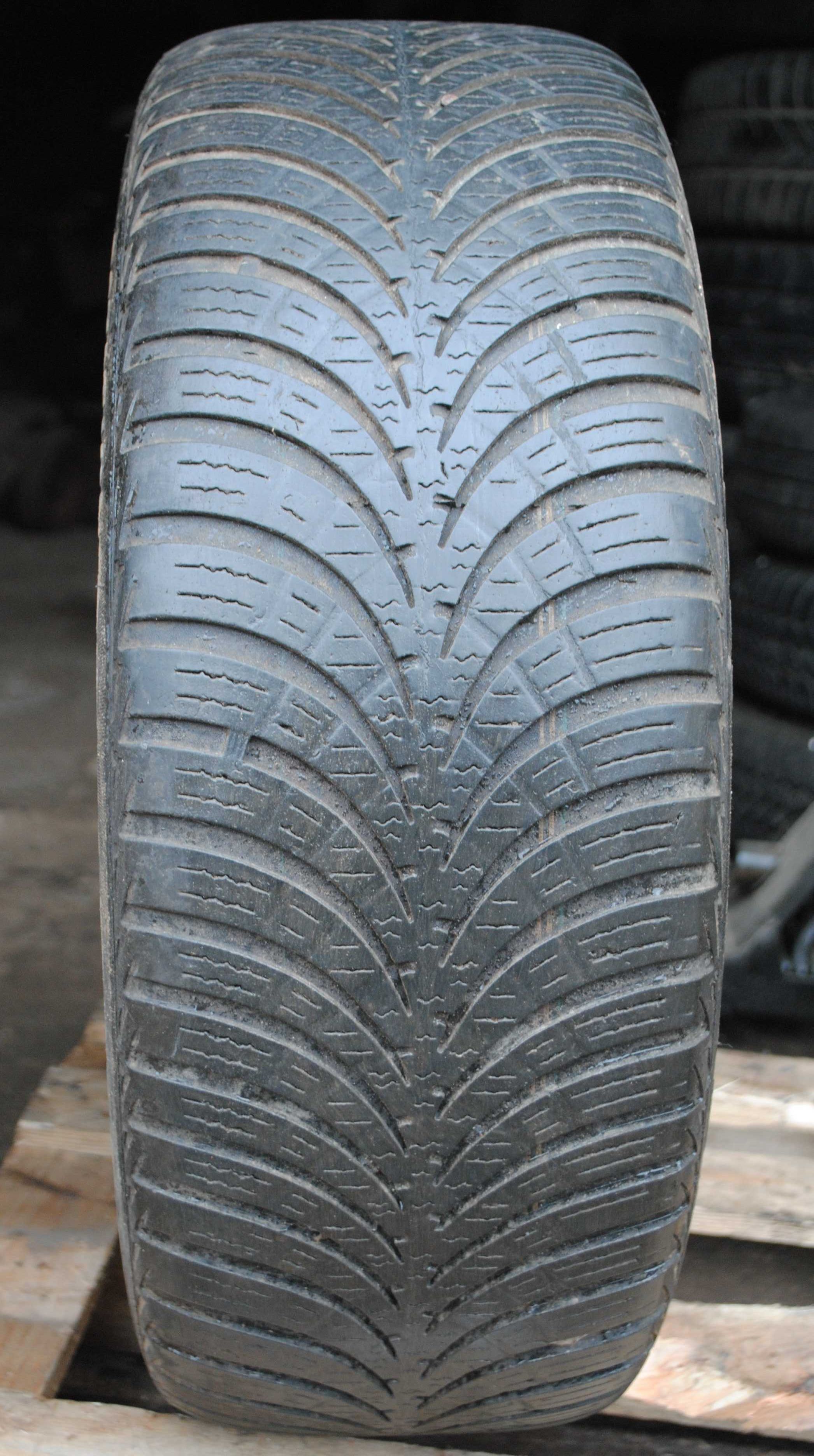 1 шина 205/55 R16 Voyager виг 3715, комплект диск ET50 без дефект.