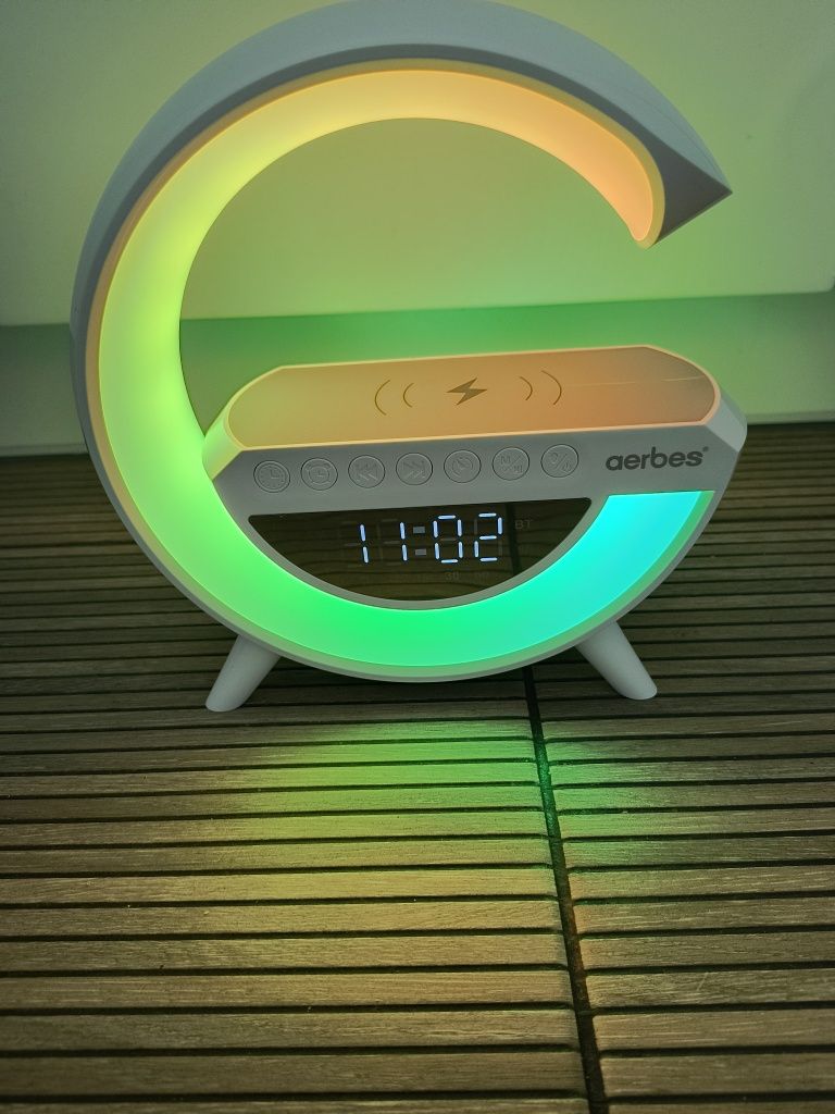 Inteligentna lampka LED gamingowa głośnik radio zegar