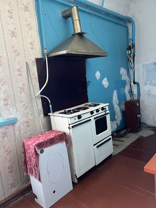 Продам цегляний будинок неподалік центру міста Узина