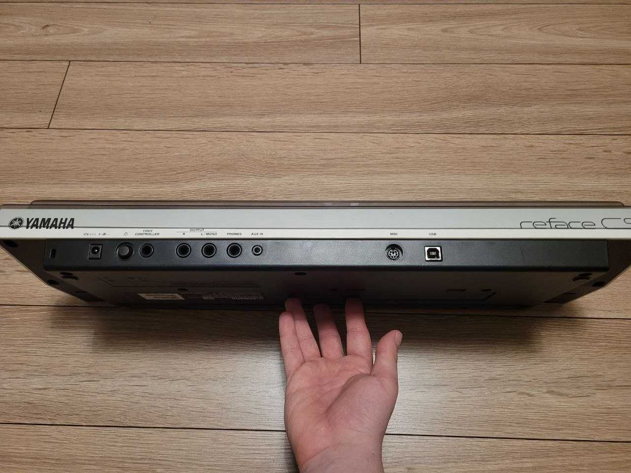 Syntezator Yamaha Reface CS + Decksaver