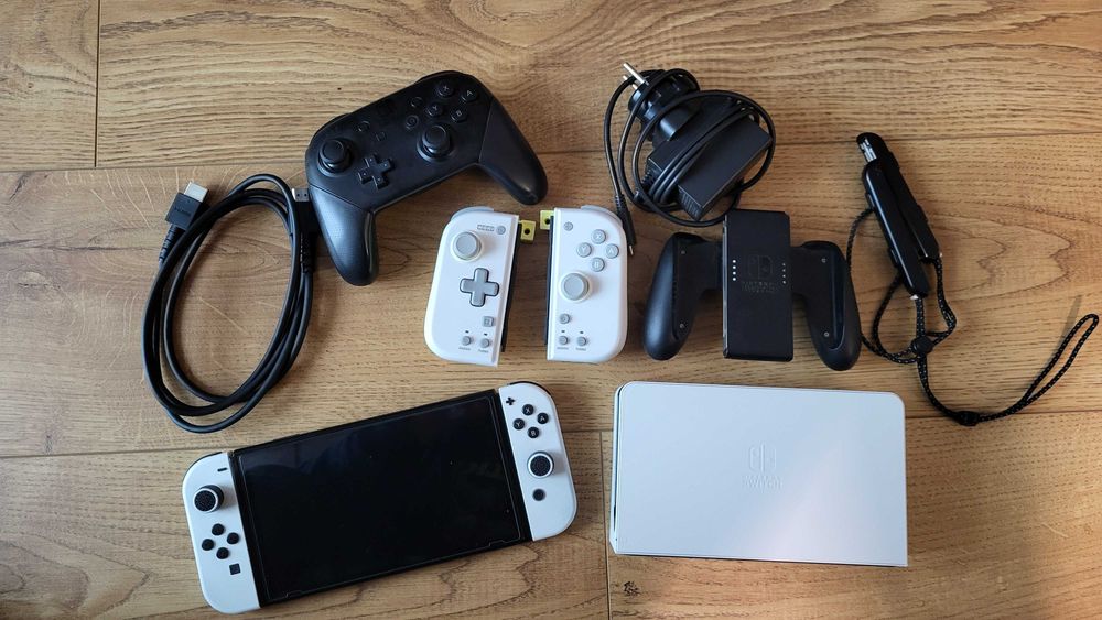 Nintendo Switch OLED + akcesoria