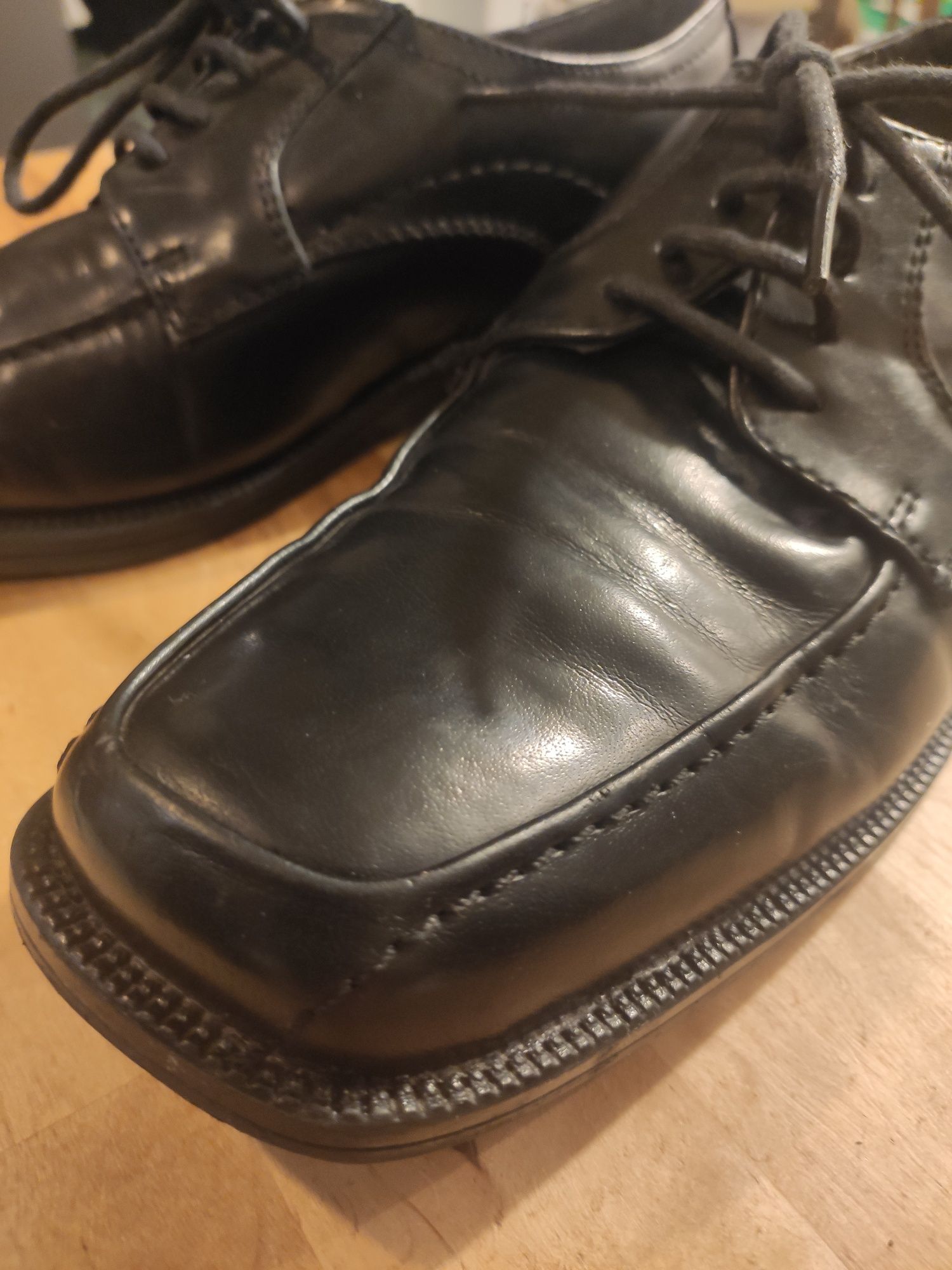 Buty garniturowe wizytowe chłopięce 37 czarne błyszczące