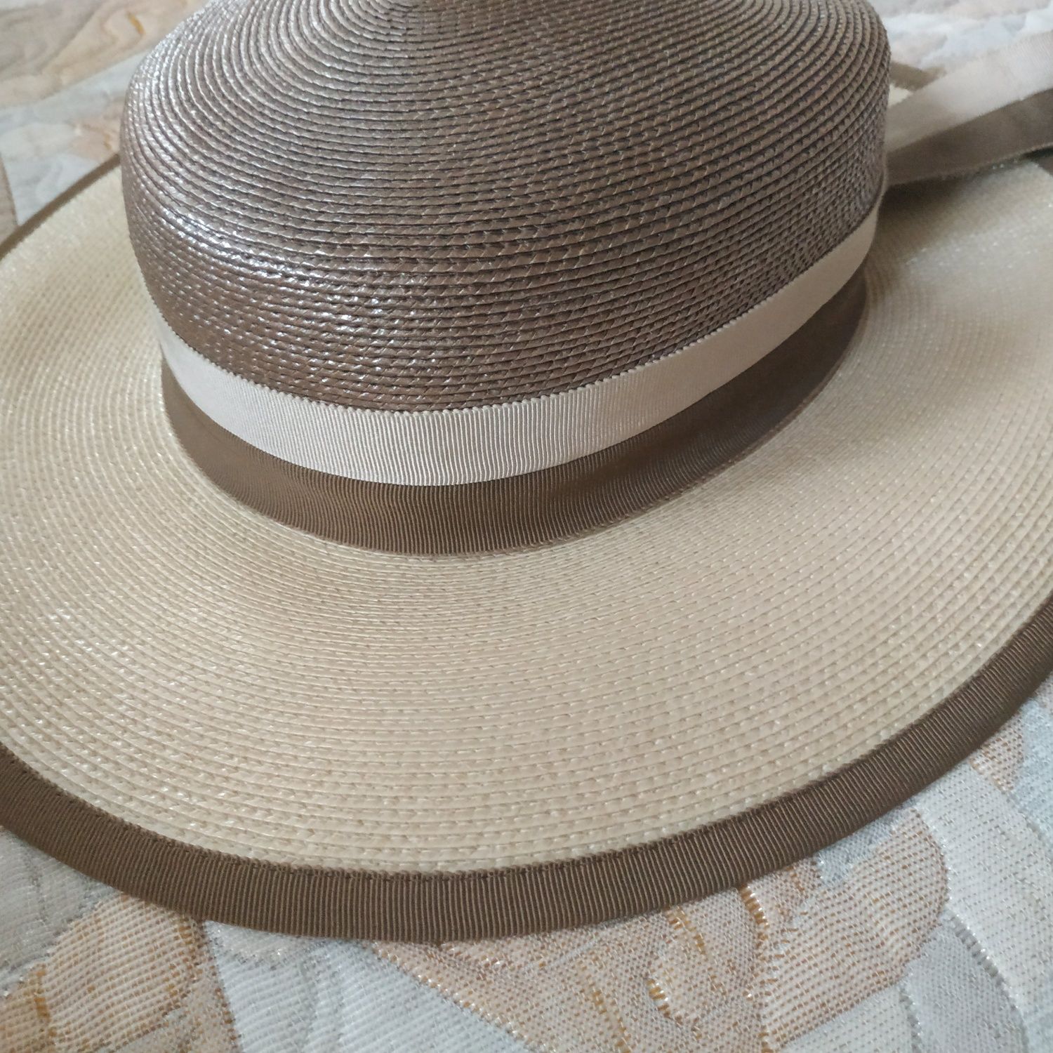 Літня жіноча шляпка