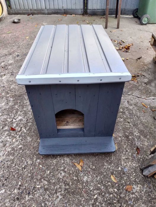 Продам собачу будку