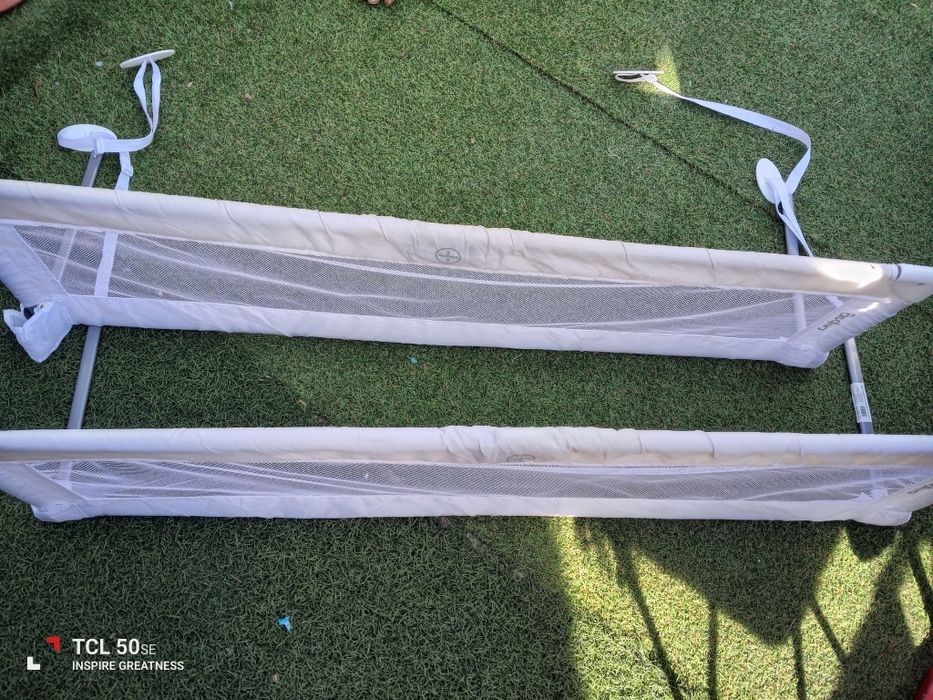 Tenho duas barras/ proteção de cama .10€ cada uma.