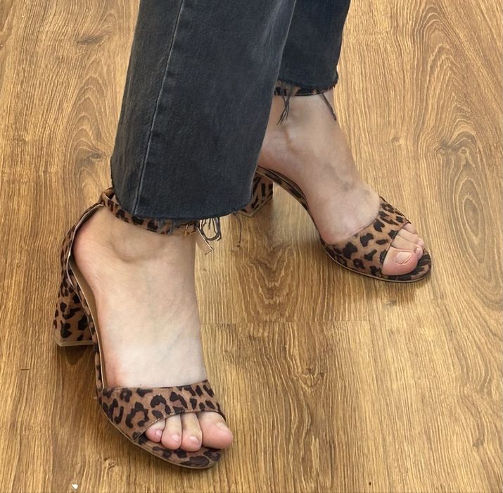Леопардові босоніжки