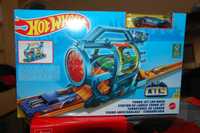 nowa wyrzutnia + samochod HOT WHEELS