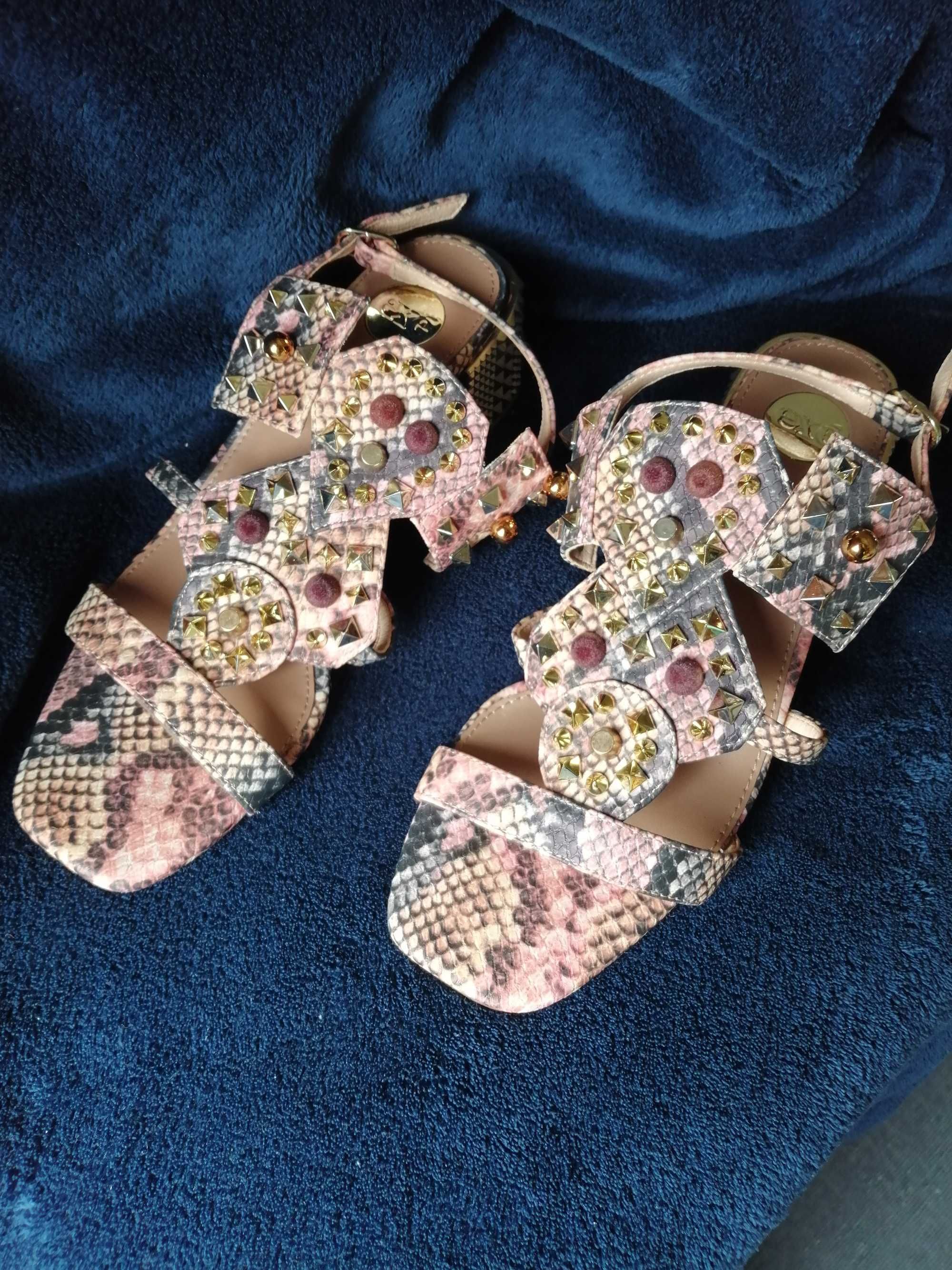 Sandálias EXÉ padrão ROSA NOVAS - 70€