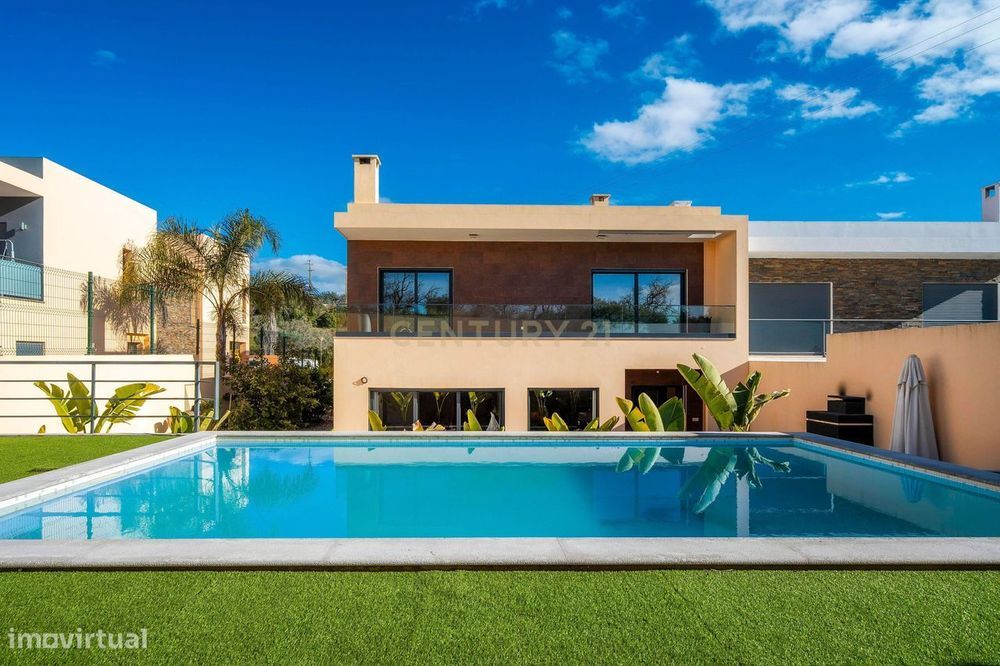 Moradia T4+1 | Piscina | Garagem | Estoi | Faro