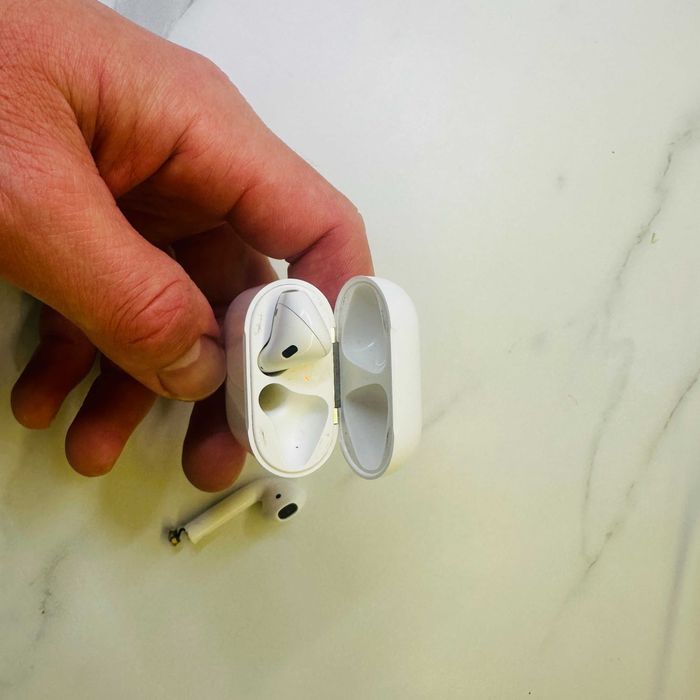 AirPods 1 з кейсом зарядки Оригінал.  Model A 1602