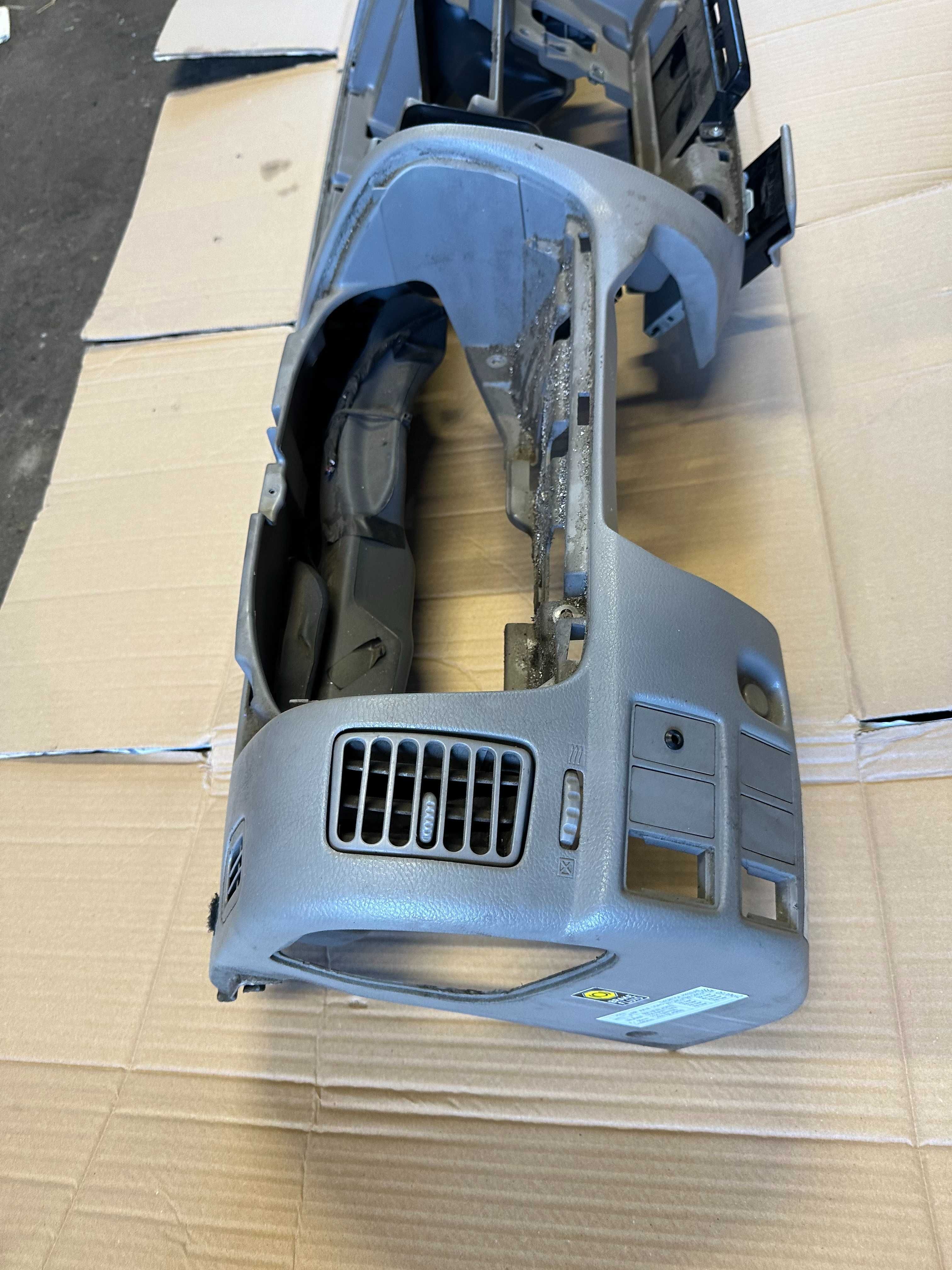 Toyota Dyna 100 150 Deska Rozdzielcza Konsola 01-12
